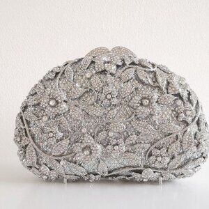 Exquisite Crystal Floral Rose Garden clutch evening purse in silver 🆕